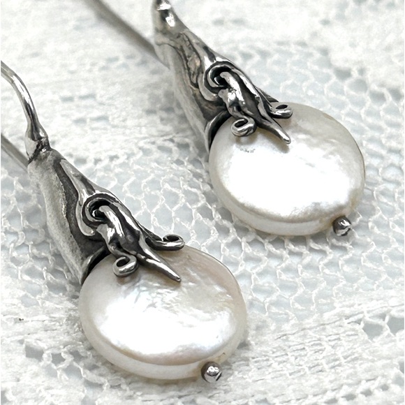 W1269 Rare Vintage Silpada 925 Sterling Silver Coin Pearl Earrings VHTF - Picture 3 of 10